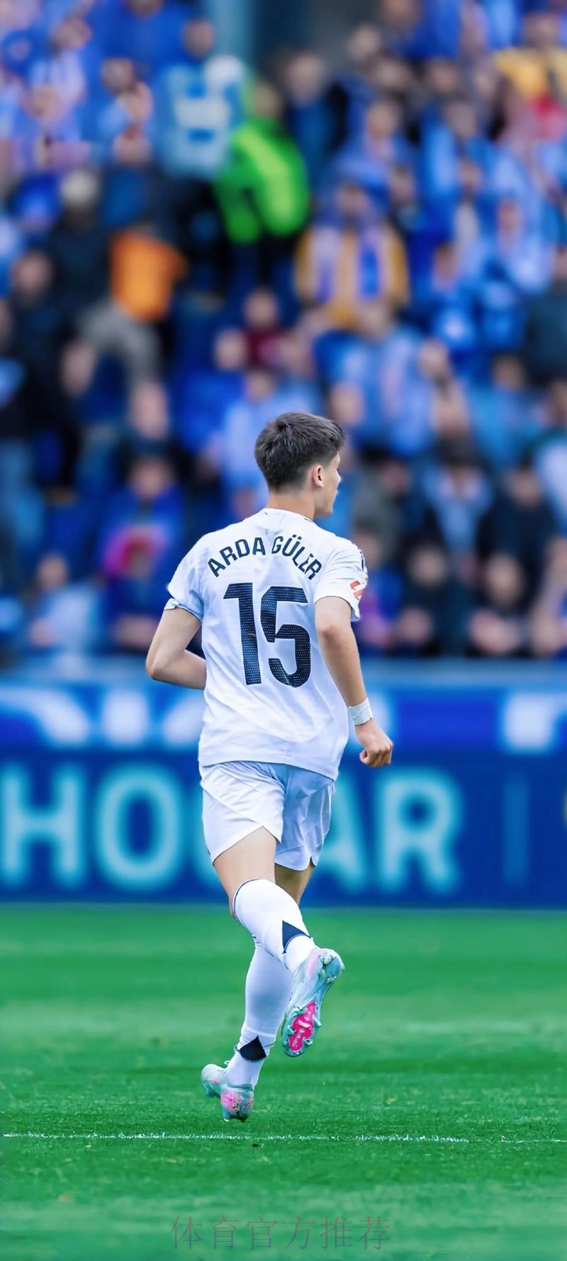 马卡报:美国气温太高 皇马球员训练时抹防晒霜 马卡报:美国气温太高 皇马球员训练时抹防晒霜